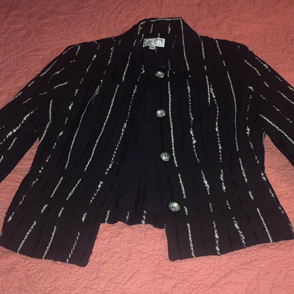 Classic Alberto Makali jacket w/ stitching detail!